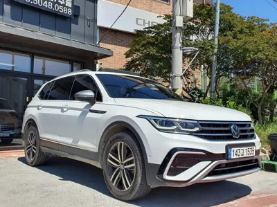 Volkswagen Tiguan 2022, 97845 км, за 15688.59 USD