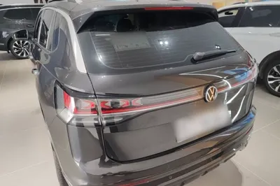 Volkswagen Tayron 2023, 63300 км, за 18127 USD