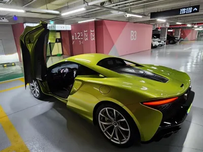 McLaren Artura 2023, 5000 км, за 136514.29 USD