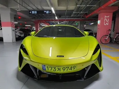 McLaren Artura 2023, 5000 км, за 136514.29 USD
