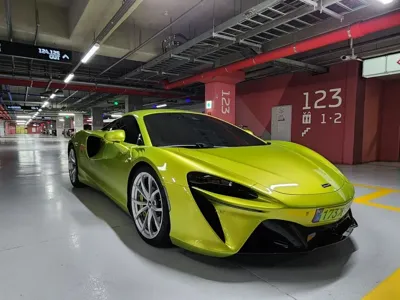 McLaren Artura 2023, 5000 км, за 136514.29 USD