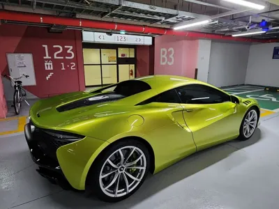 McLaren Artura 2023, 5000 км, за 136514.29 USD