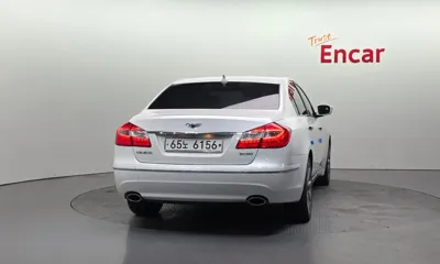 Hyundai Genesis 2010, 185324 км, за 2955.86 USD