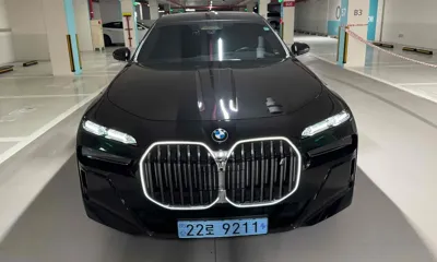 BMW i7 · 2023 год