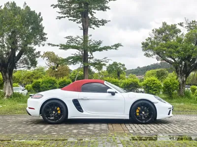 Porsche 718 2016, 100000 км, за 35019.92 USD