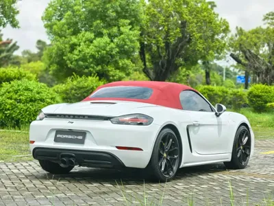 Porsche 718 2016, 100000 км, за 35019.92 USD