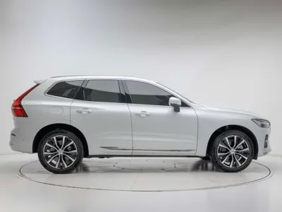 Volvo XC60 2025, 8908 км, за 36429.9 USD