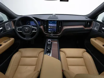 Volvo XC60 2025, 8908 км, за 36429.9 USD - фото 7