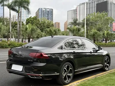 Volkswagen Magotan 2023, 32000 км, за 16018.13 USD