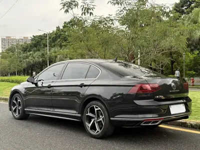 Volkswagen Magotan 2023, 32000 км, за 16018.13 USD