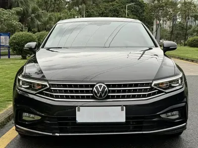Volkswagen Magotan 2023, 32000 км, за 16018.13 USD