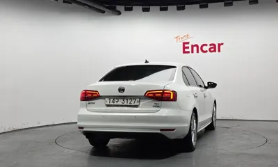 Volkswagen Jetta 2015, 167943 км, за 4163.42 USD