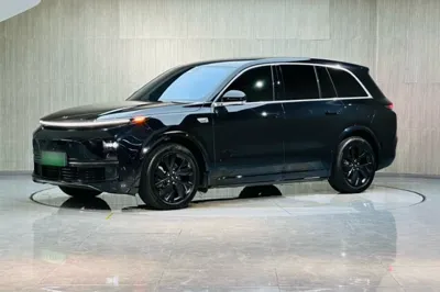 Li Auto L8 · 2023 год