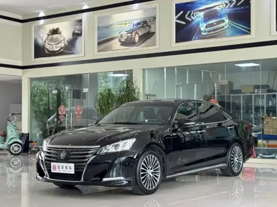 Toyota Crown · 2018 год
