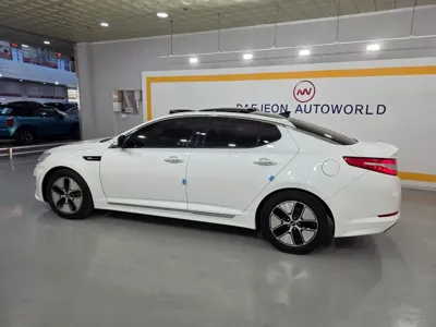 Kia K5 2013, 80314 км, за 5460.57 USD