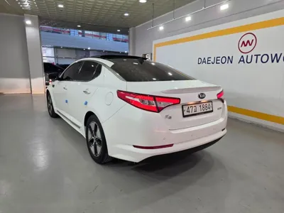 Kia K5 2013, 80314 км, за 5460.57 USD