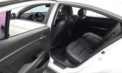 Hyundai Avante 2018, 52281 км, за 6940.78 USD - фото 12