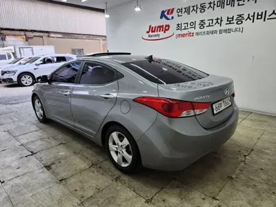 Hyundai Avante 2012, 123447 км, за 2560.06 USD