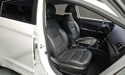 Hyundai Avante 2018, 86961 км, за 5853.72 USD - фото 12
