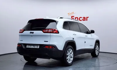 Jeep Cherokee 2018, 100321 км, за 6276.84 USD