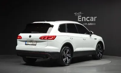 Volkswagen Touareg 2022, 92030 км, за 27522.32 USD