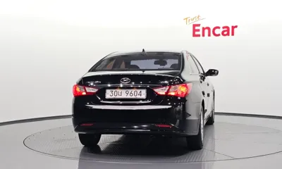 Hyundai Sonata 2010, 162273 км, за 1962.72 USD