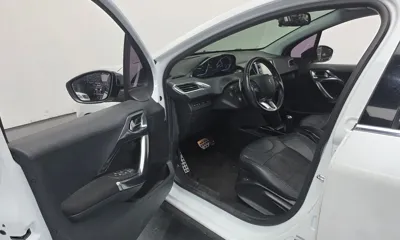 Peugeot 2008 2015, 122503 км, за 2576.81 USD - фото 11