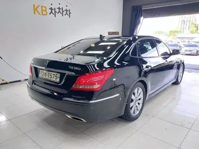 Hyundai Equus 2011, 124638 км, за 3957.71 USD