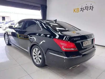 Hyundai Equus 2011, 124638 км, за 3957.71 USD