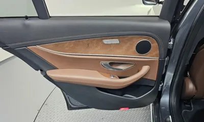 Mercedes-Benz E-Class 2023, 61296 км, за 24097.73 USD - фото 25