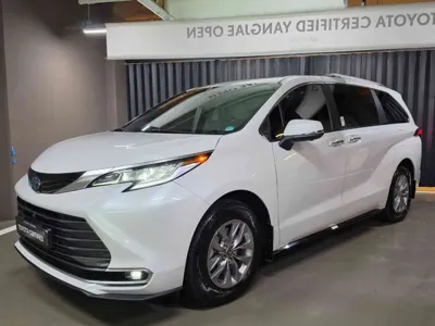 Toyota Sienna · 2025 год