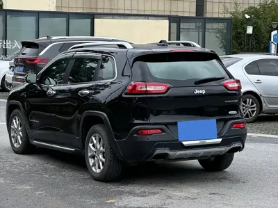 Jeep Cherokee 2017, 72000 км, за 4199.26 USD