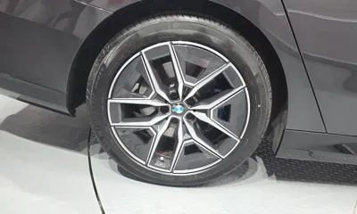 BMW 5-Series 2025, 5053 км, за 45928.36 USD