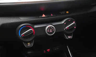 Kia Stonic 2019, 98753 км, за 5750.93 USD - фото 19