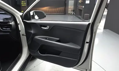 Kia Stonic 2019, 98753 км, за 5750.93 USD - фото 24