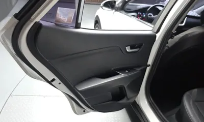 Kia Stonic 2019, 98753 км, за 5750.93 USD - фото 25