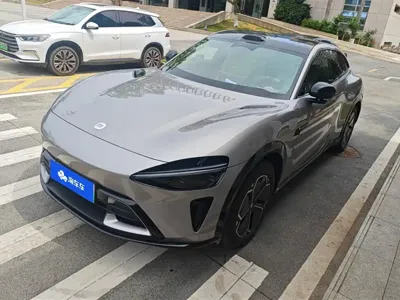 Xiaomi 小米YU7 · 2025 год