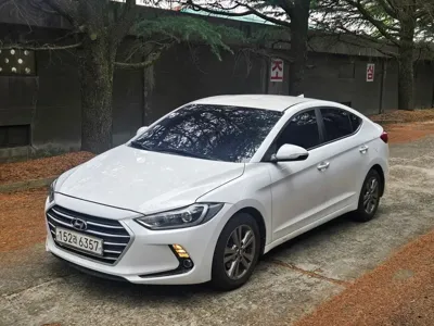 Hyundai Avante 2016, 182657 км, за 3841.89 USD