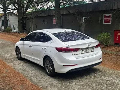Hyundai Avante 2016, 182657 км, за 3841.89 USD