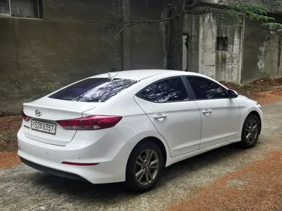 Hyundai Avante 2016, 182657 км, за 3841.89 USD