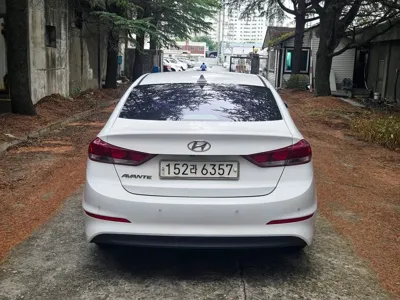 Hyundai Avante 2016, 182657 км, за 3841.89 USD