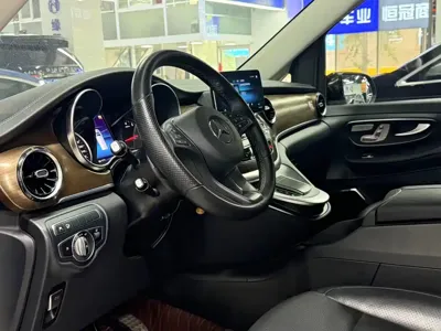 Mercedes-Benz V-Class 2021, 75000 км, за 35019.92 USD