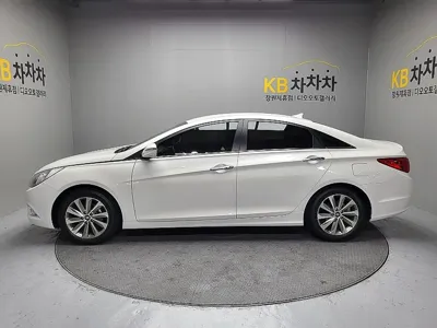 Hyundai Sonata 2014, 42794 км, за 4529.34 USD