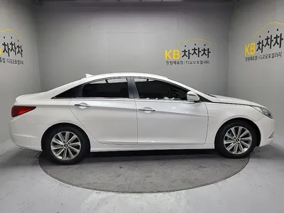 Hyundai Sonata 2014, 42794 км, за 4529.34 USD