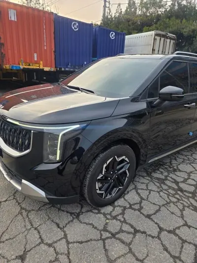 Kia Canival 2025, 18000 км, за 17785.86 USD