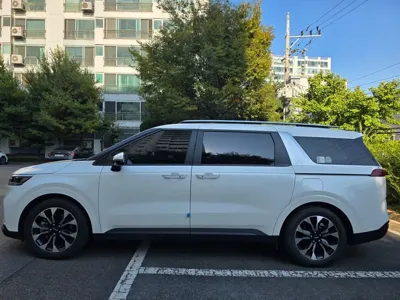 Kia Canival 2023, 61500 км, за 10666.93 USD