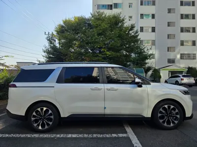 Kia Canival 2023, 61500 км, за 10666.93 USD
