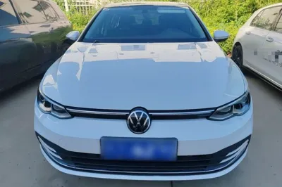 Volkswagen Golf 2023, 50100 км, за 15580 USD
