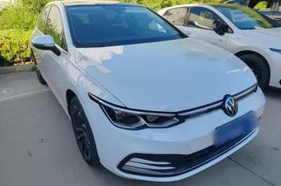 Volkswagen Golf 2023, 50100 км, за 15580 USD