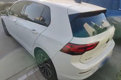 Volkswagen Golf 2023, 50100 км, за 15580 USD